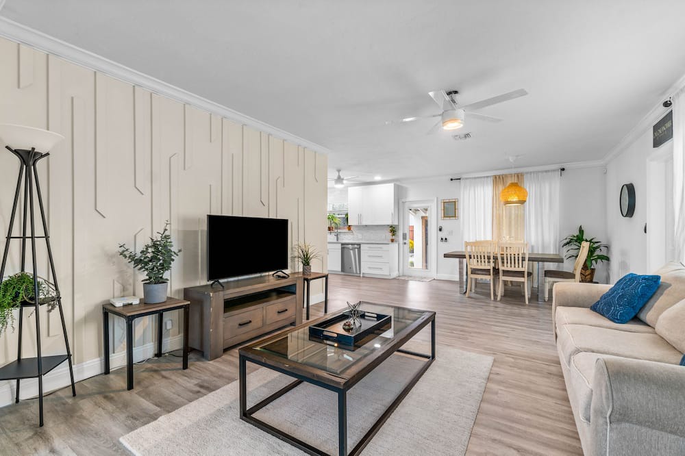 Photo of Livingroom in Lantana