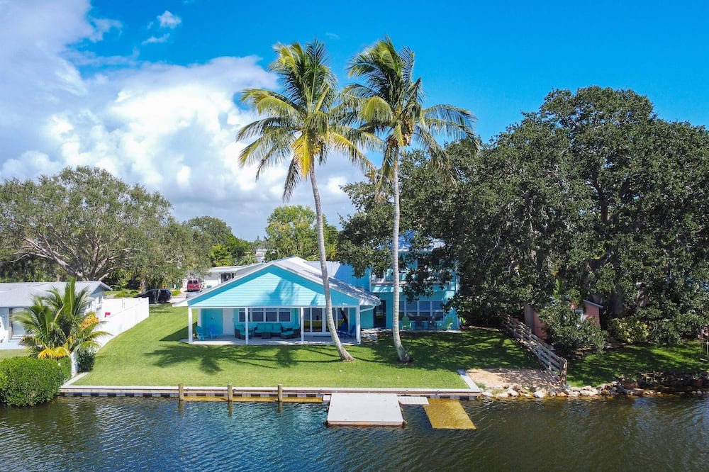 Photo of Others in Cocoa Isles