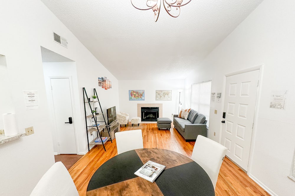 Photo of Livingroom in University