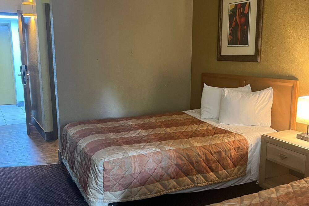 Photo of Bedroom in Bearss Plaza
