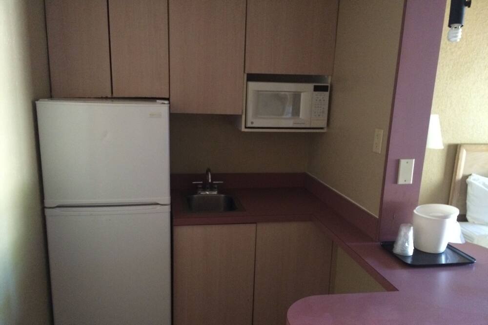 Photo of Kitchen in Bearss Plaza