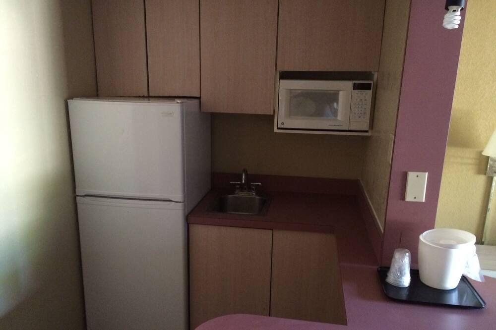 Photo of Kitchen in Bearss Plaza