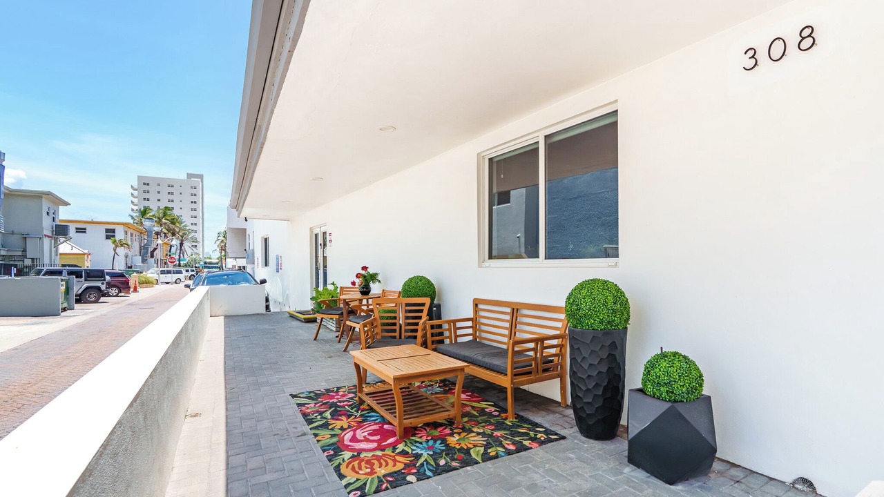 Photo of Patio Balcony in Hollywood