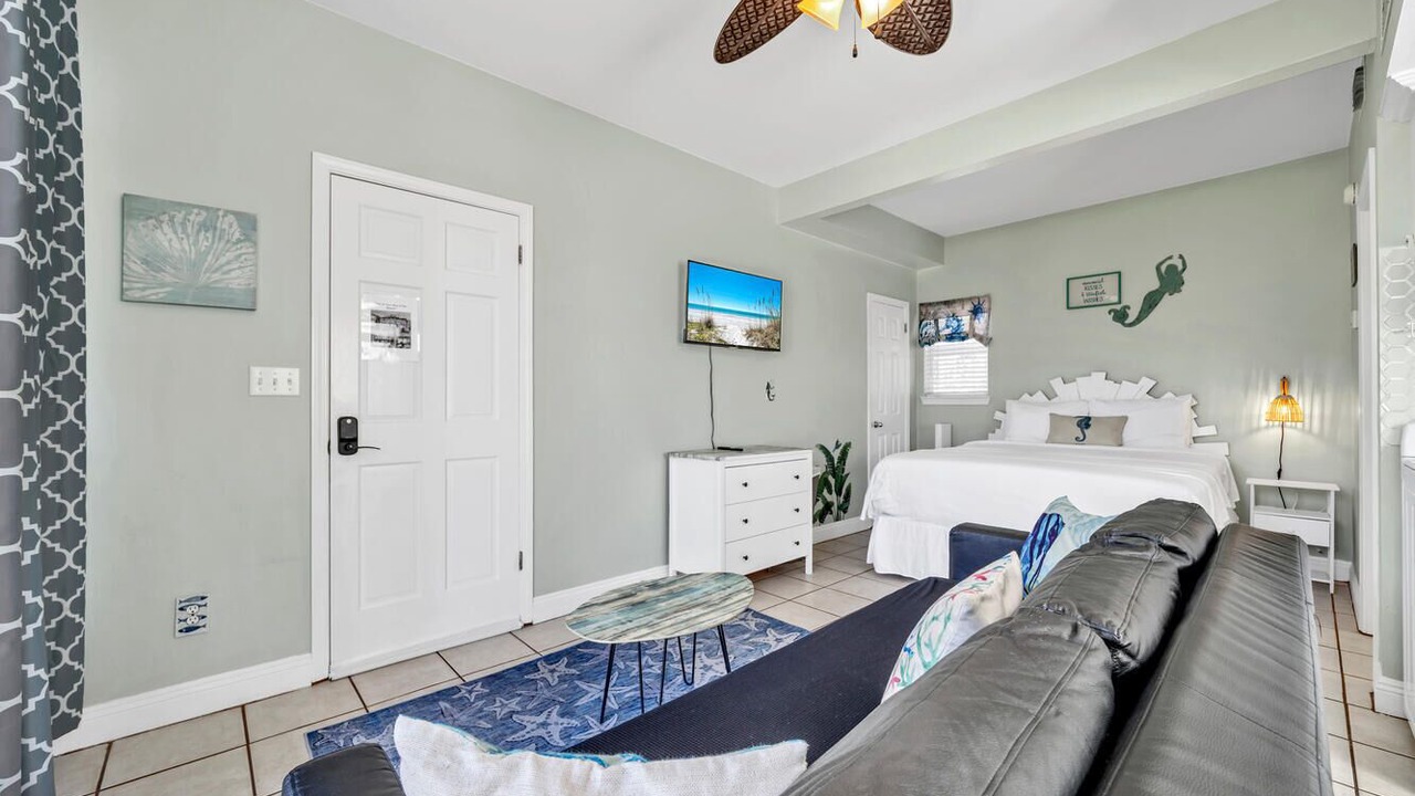 Photo of Bedroom in Crystal Beach