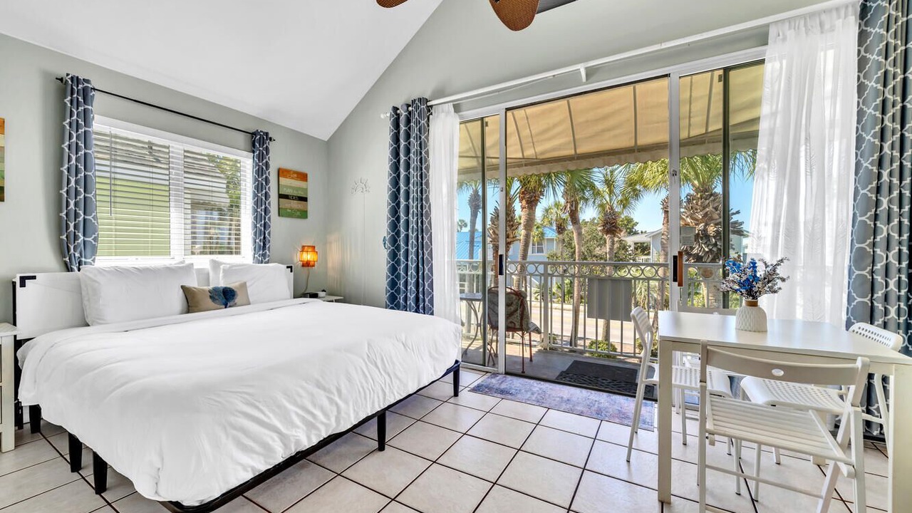 Photo of Bedroom in Crystal Beach