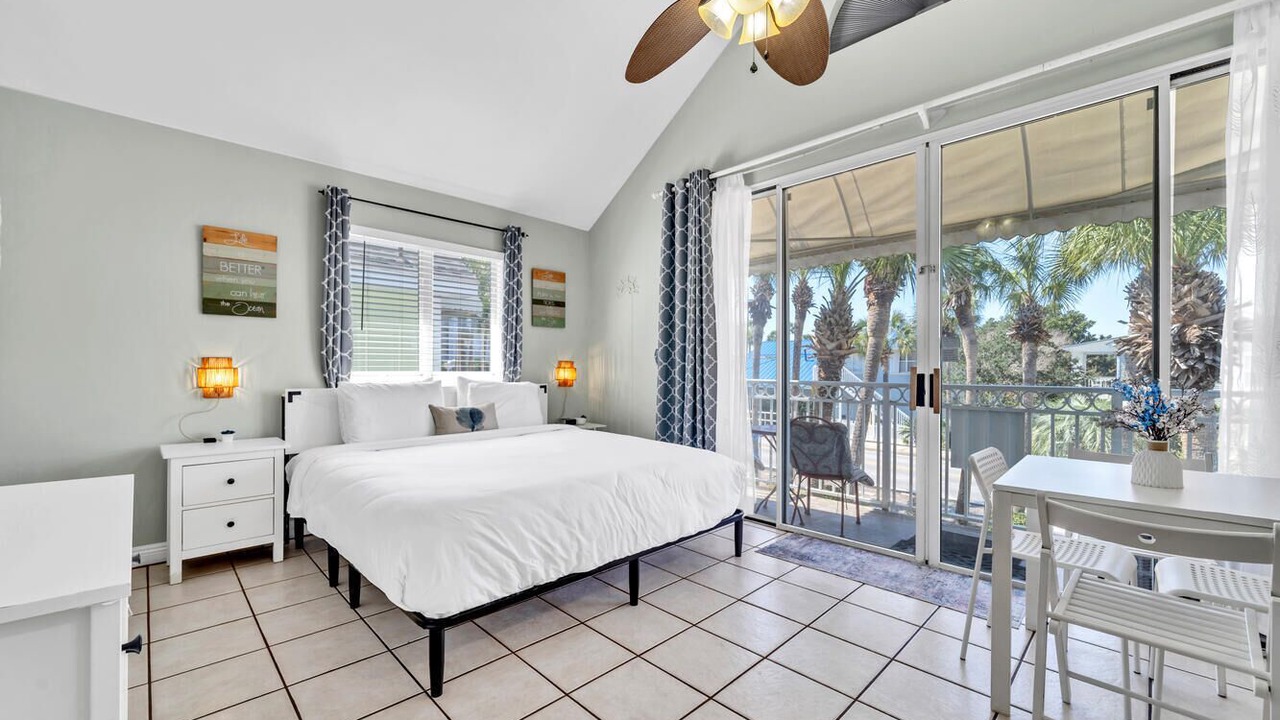 Photo of Bedroom in Crystal Beach