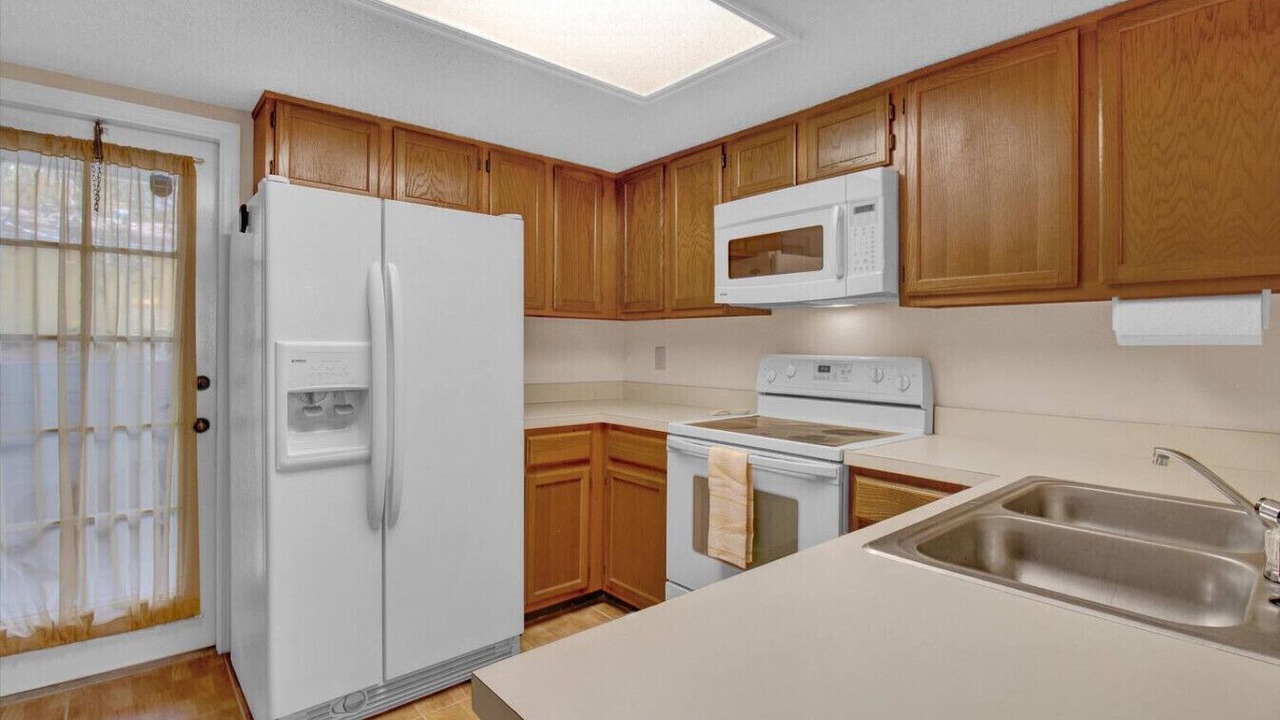 Photo of Kitchen in Bearss Plaza