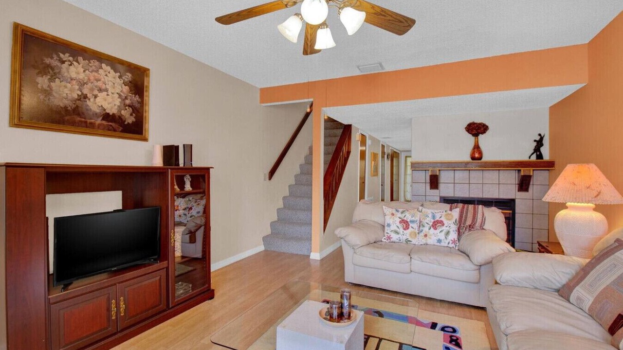 Photo of Livingroom in Bearss Plaza
