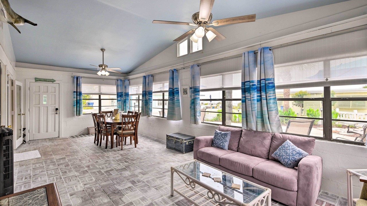 Photo of Livingroom in Neptune