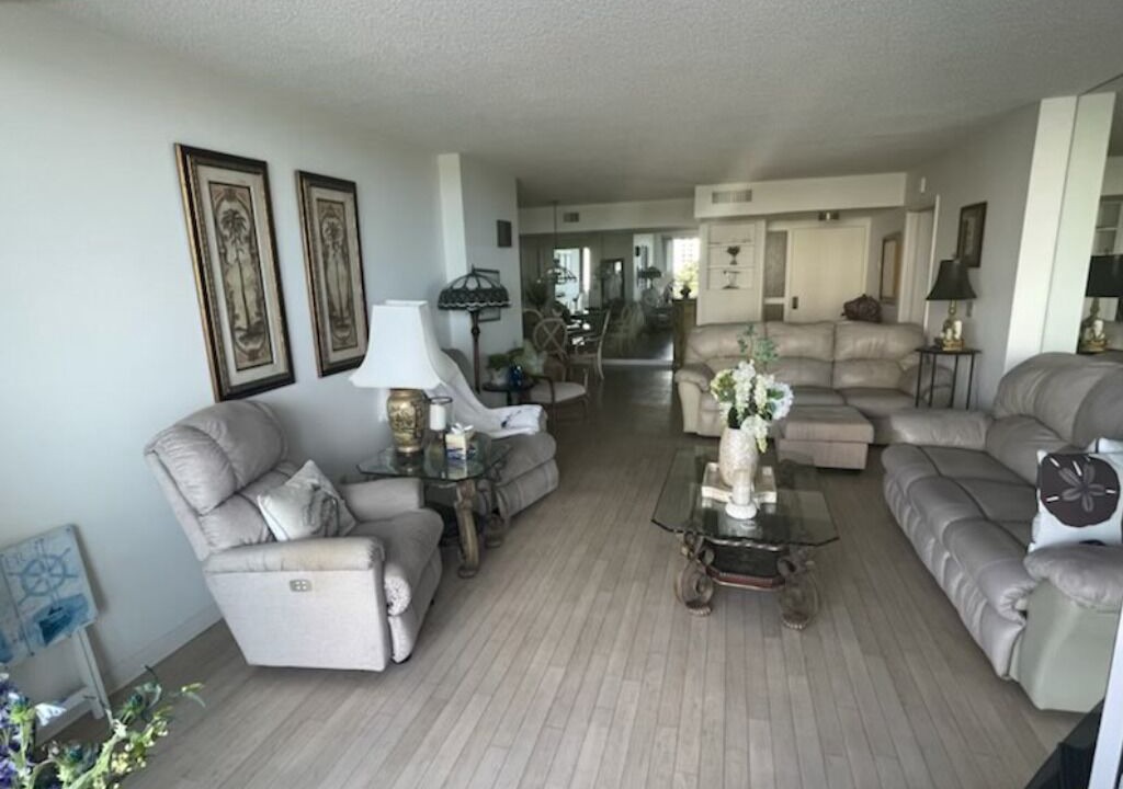 Photo of Livingroom in Singer Island