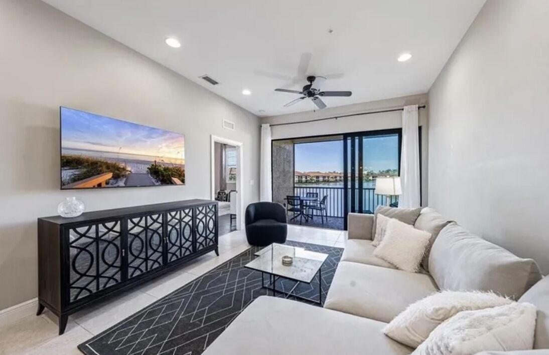 Photo of Livingroom in Naples