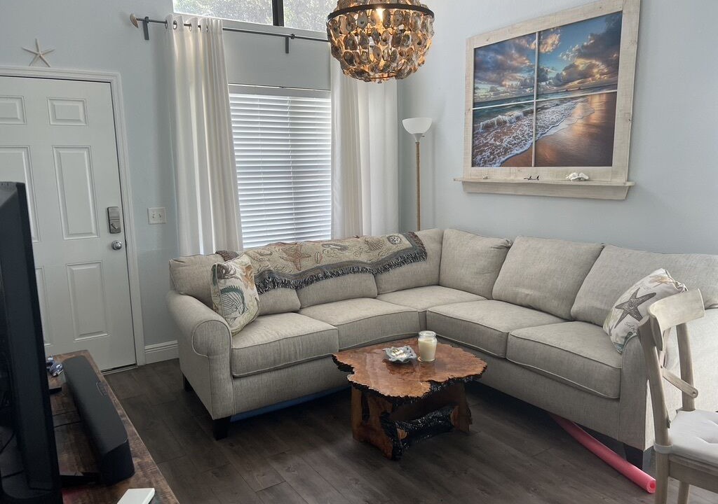 Photo of Livingroom in New Smyrna Beach
