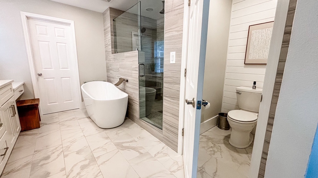 Photo of Bathroom in Gulfview Heights