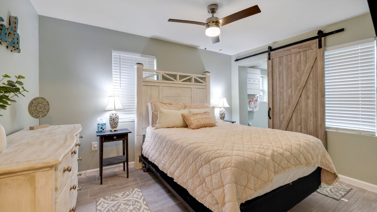Photo of Bedroom in Biltmore Beach