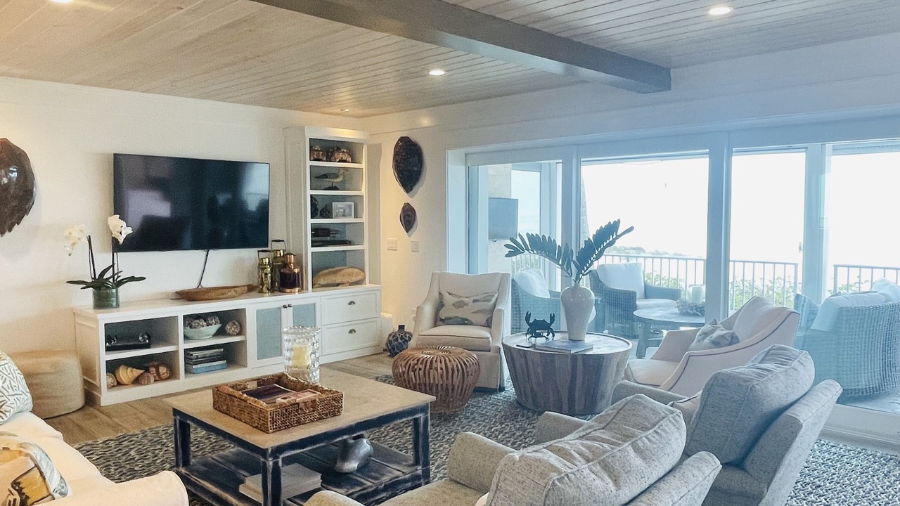 Photo of Livingroom in Golden Beach