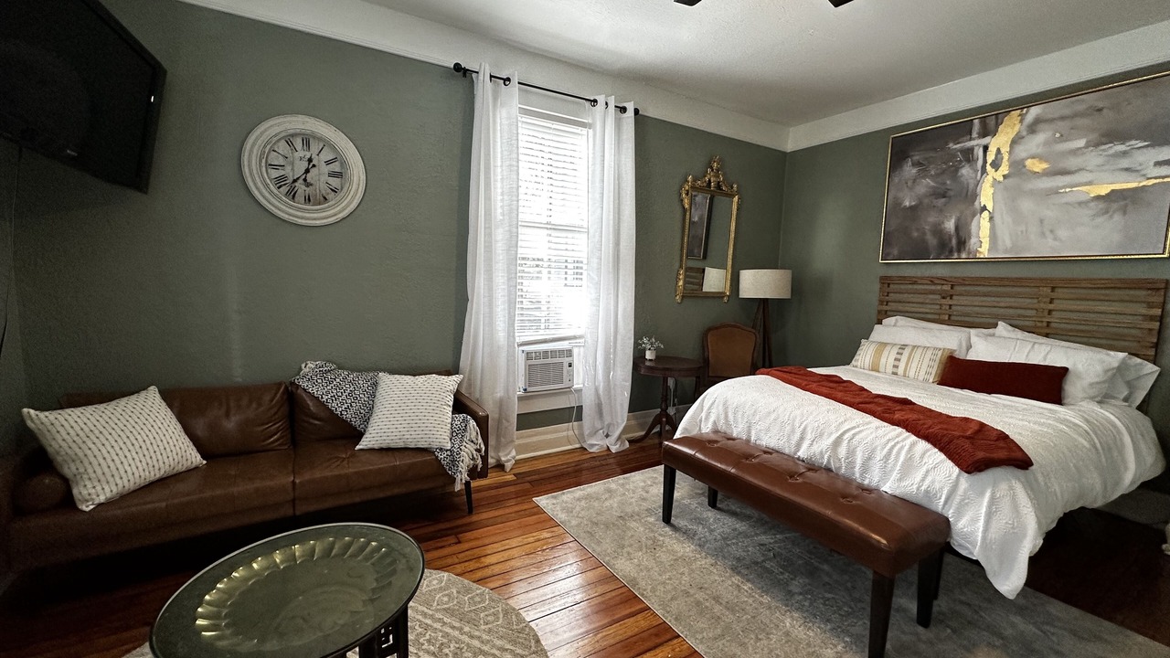 Photo of Bedroom in Historic District