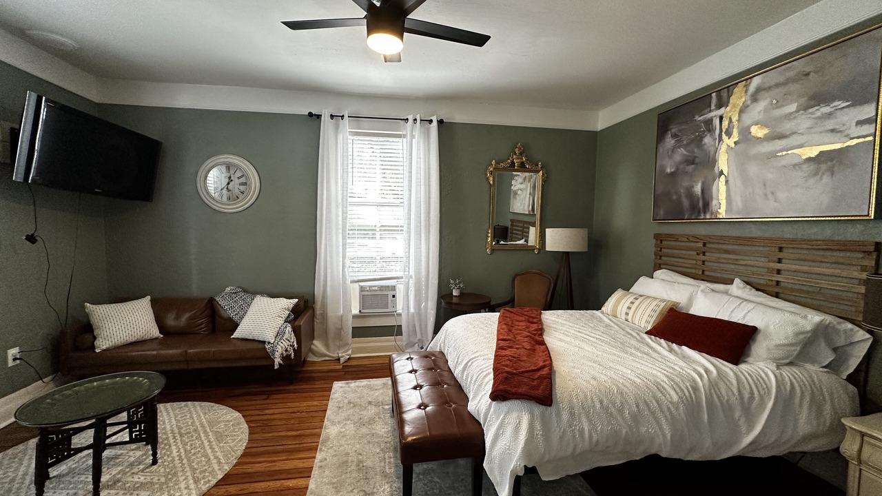 Photo of Bedroom in Historic District