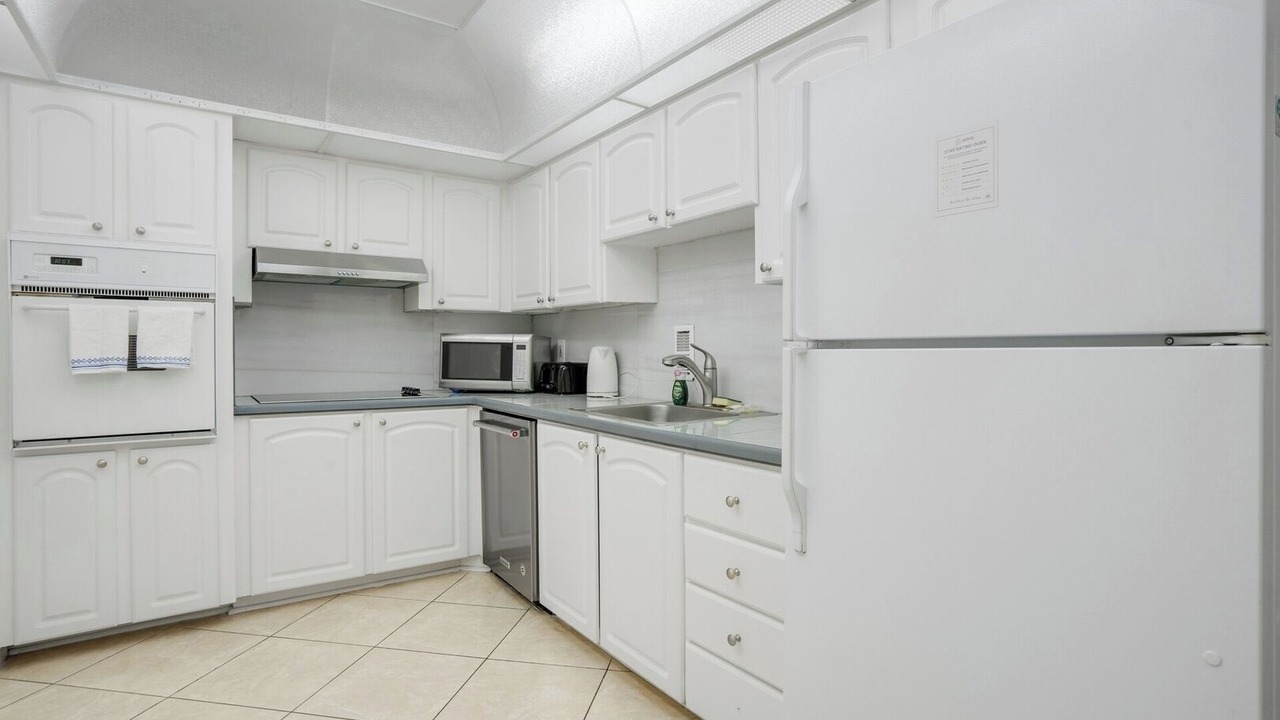 Photo of Kitchen in Hollywood South Central Beach