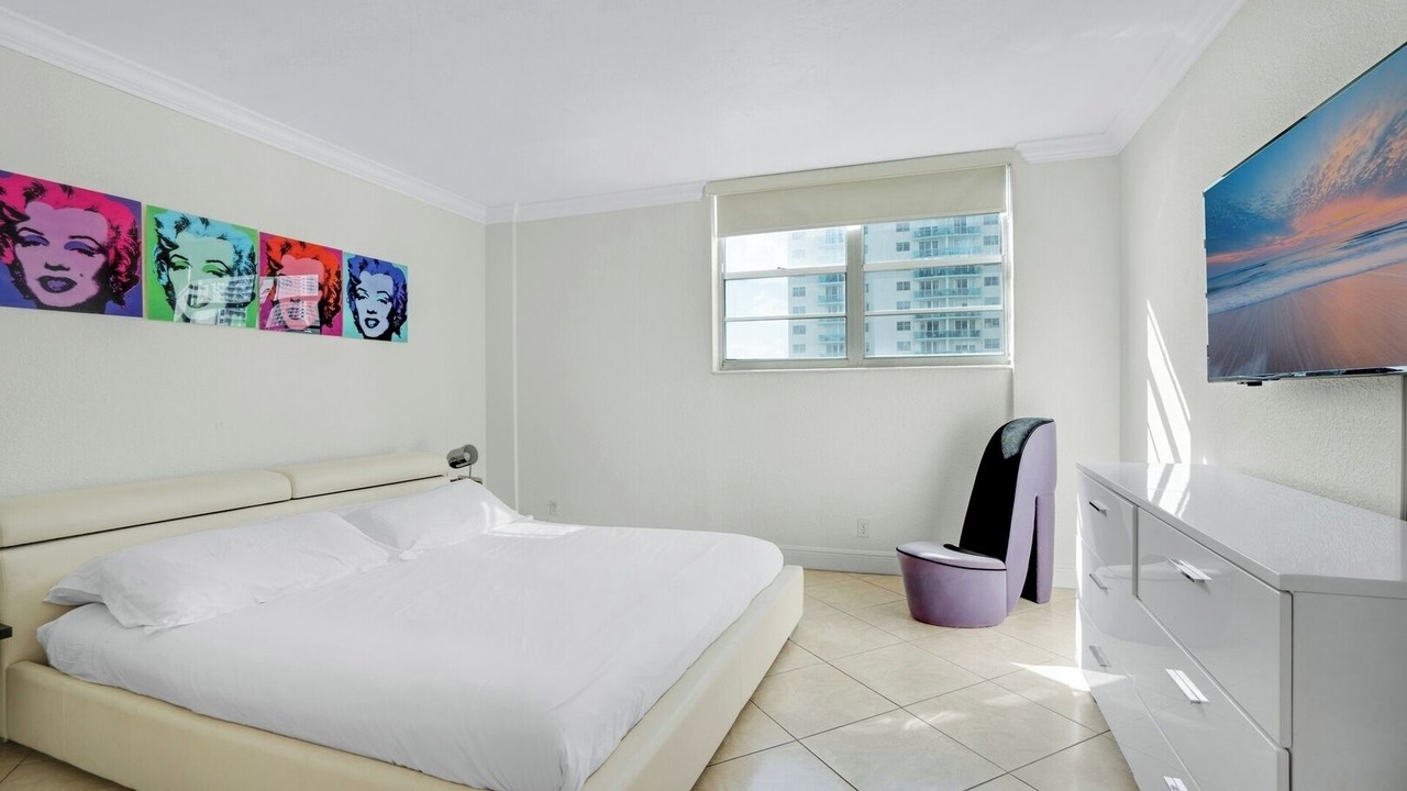 Photo of Bedroom in Hollywood South Central Beach