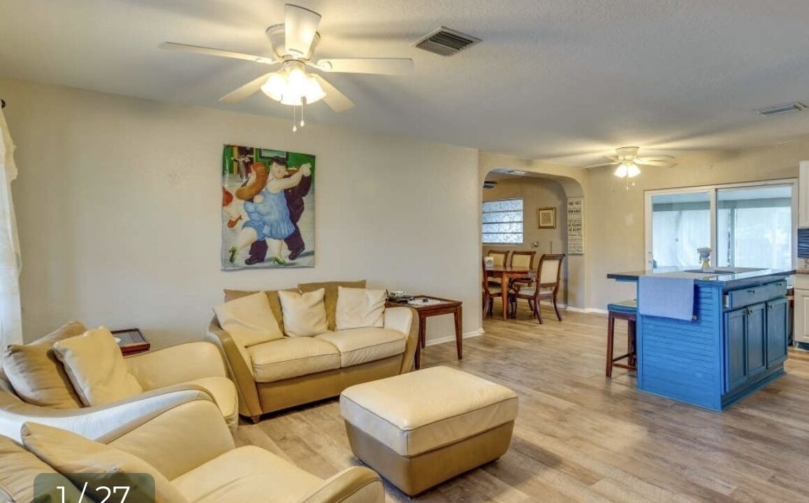 Photo of Livingroom in River Park