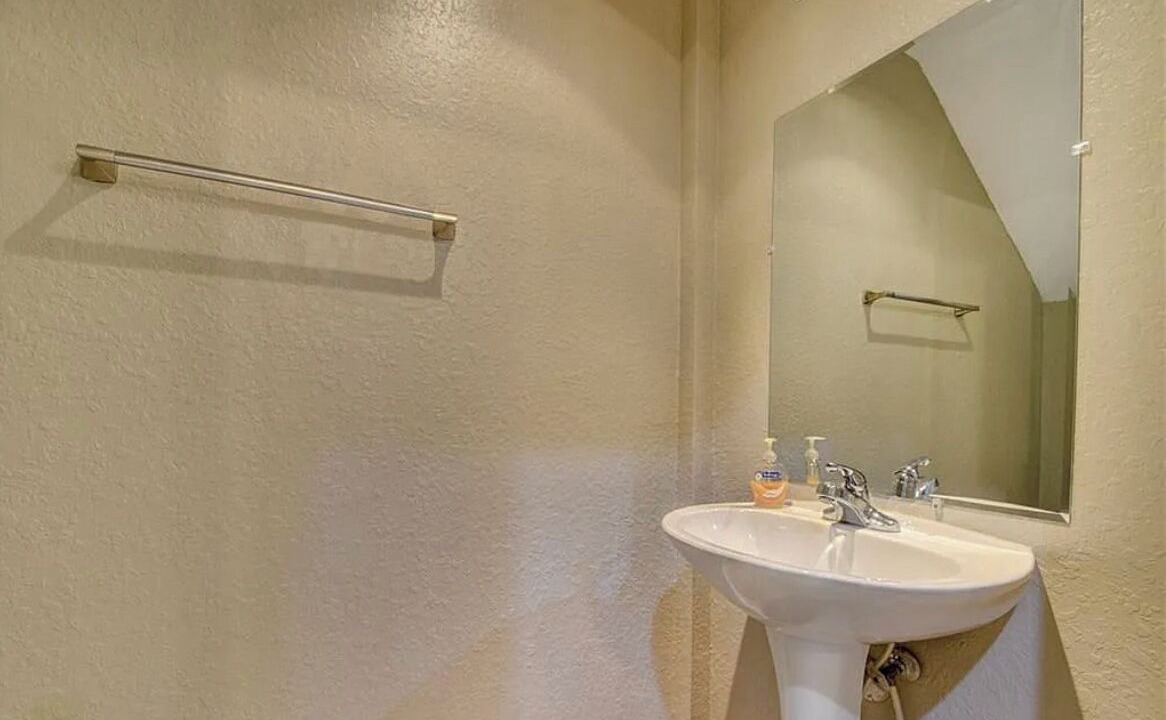 Photo of Bathroom in Lake Worth Corridor