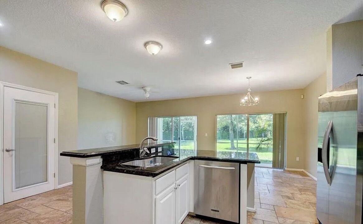 Photo of Kitchen in Lake Worth Corridor