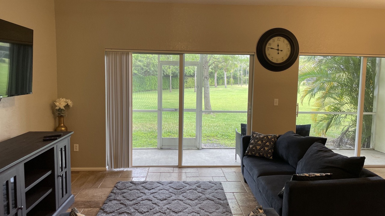 Photo of Livingroom in Lake Worth Corridor