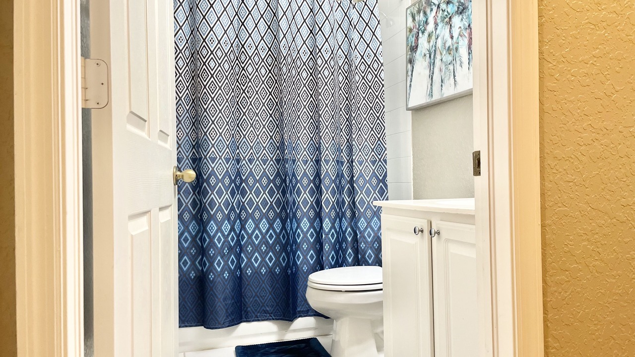 Photo of Bathroom in Lake Worth Corridor
