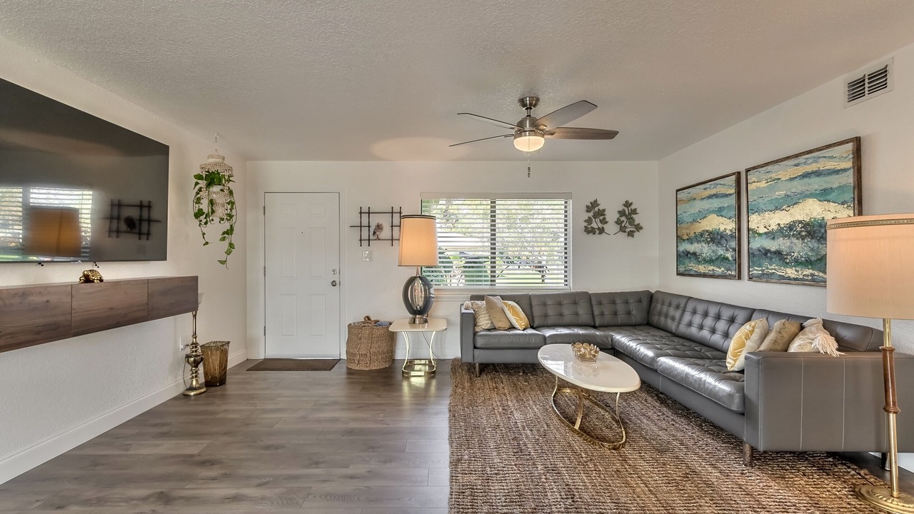 Photo of Livingroom in Edgewater