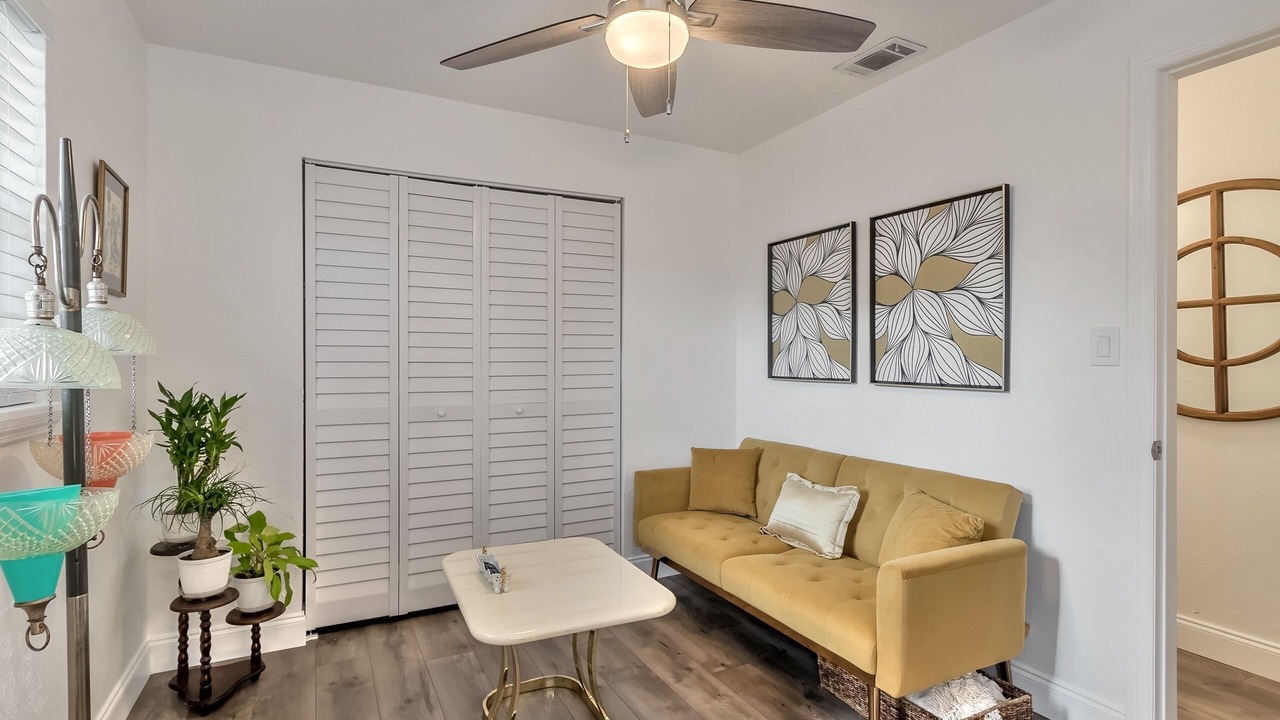Photo of Livingroom in Edgewater