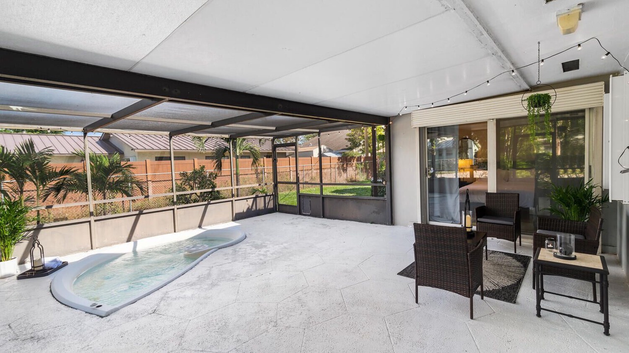 Photo of Patio Balcony in Tropic Palms