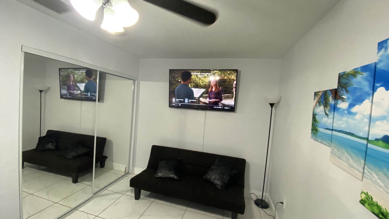 Photo of Livingroom in Carol City