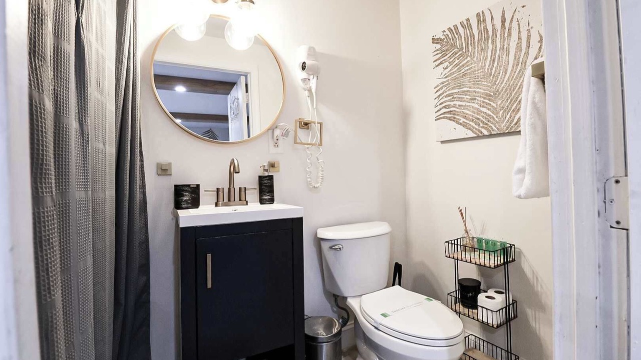 Photo of Bathroom in Buena Ventura Lakes
