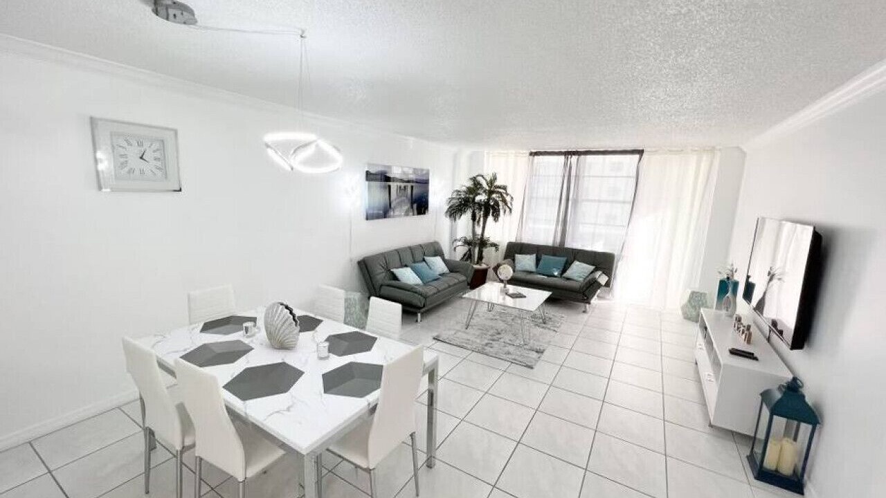Photo of Livingroom in Hollywood South Central Beach