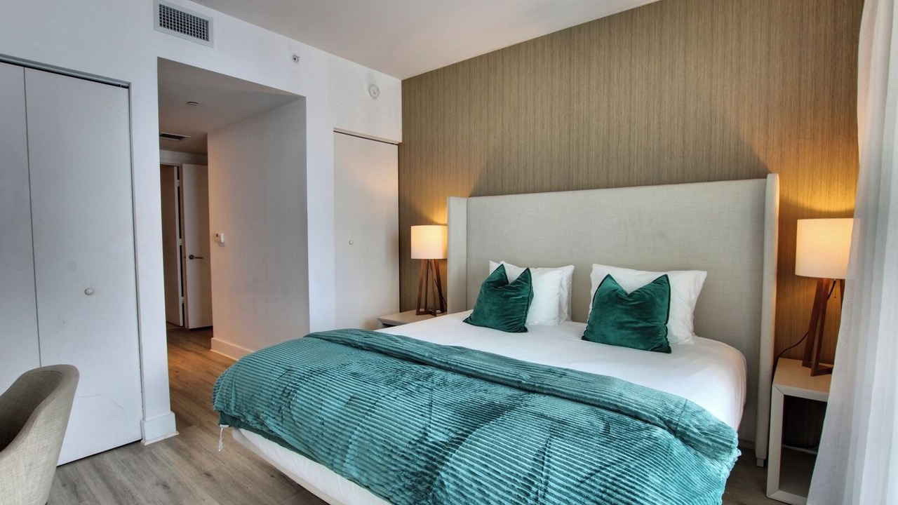 Photo of Bedroom in Hollywood South Central Beach