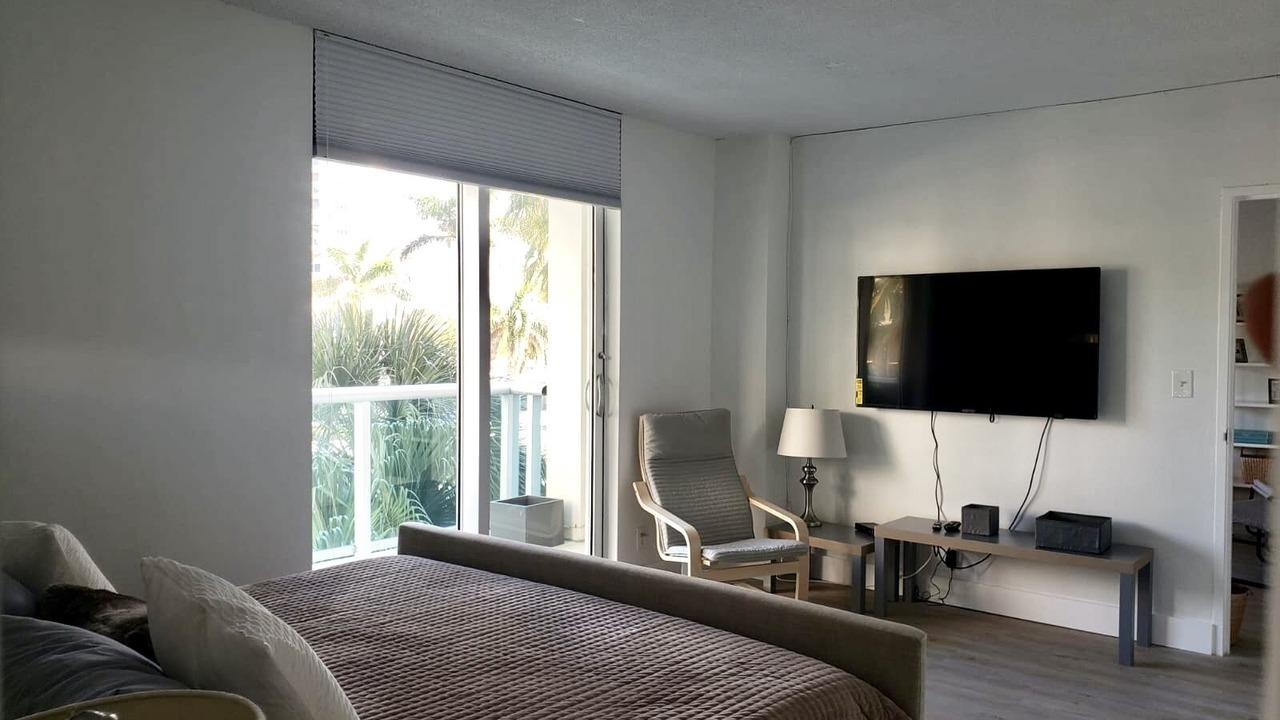 Photo of Bedroom in Hollywood South Central Beach