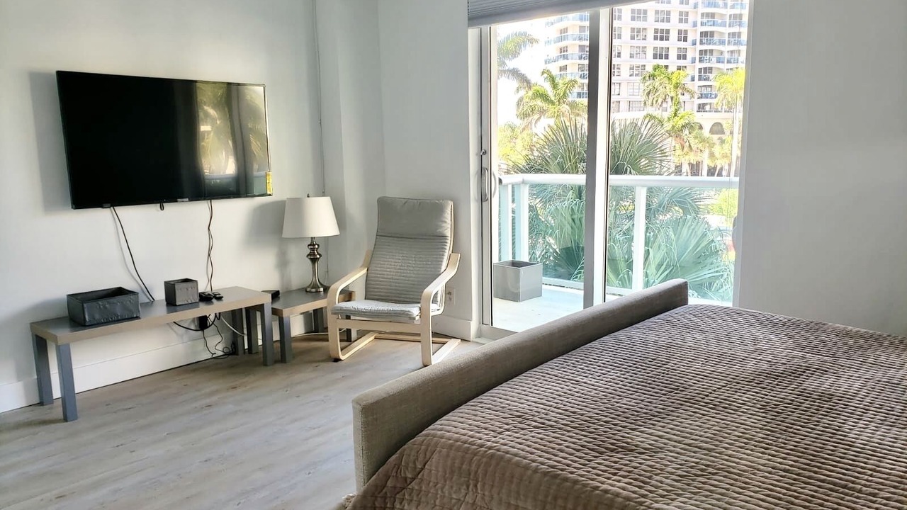 Photo of Bedroom in Hollywood South Central Beach