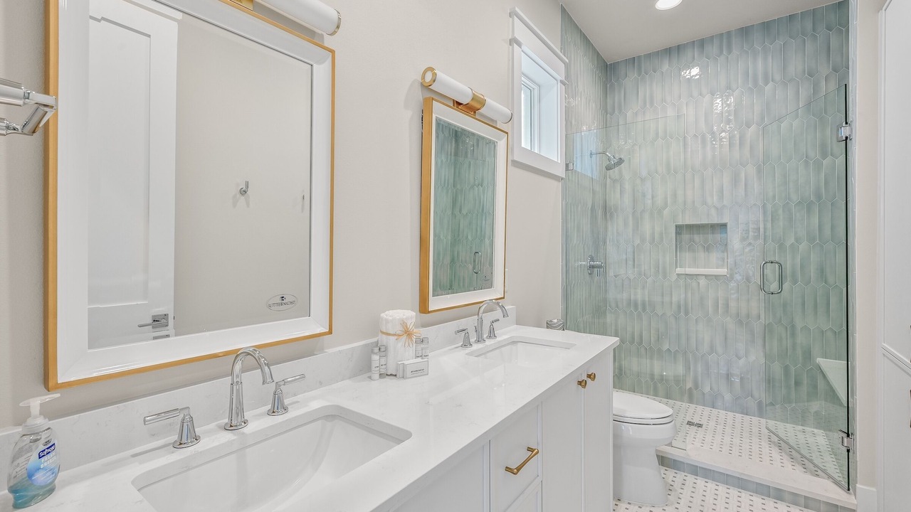 Photo of Bathroom in Seawalk Circle