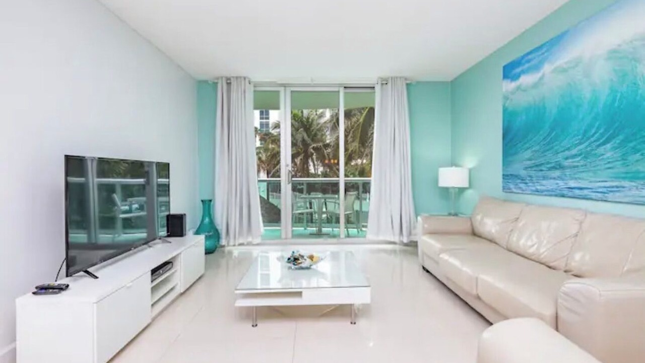 Photo of Livingroom in Hollywood South Central Beach