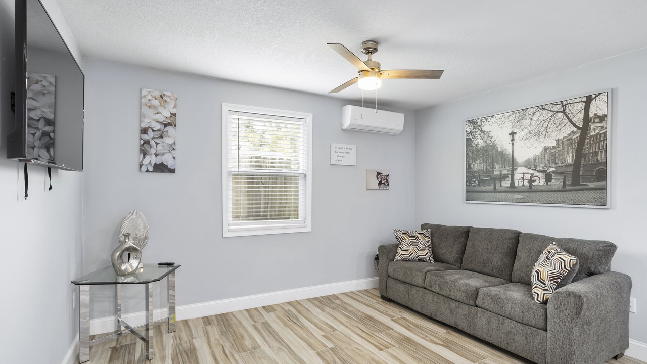 Photo of Livingroom in North Forest Hills