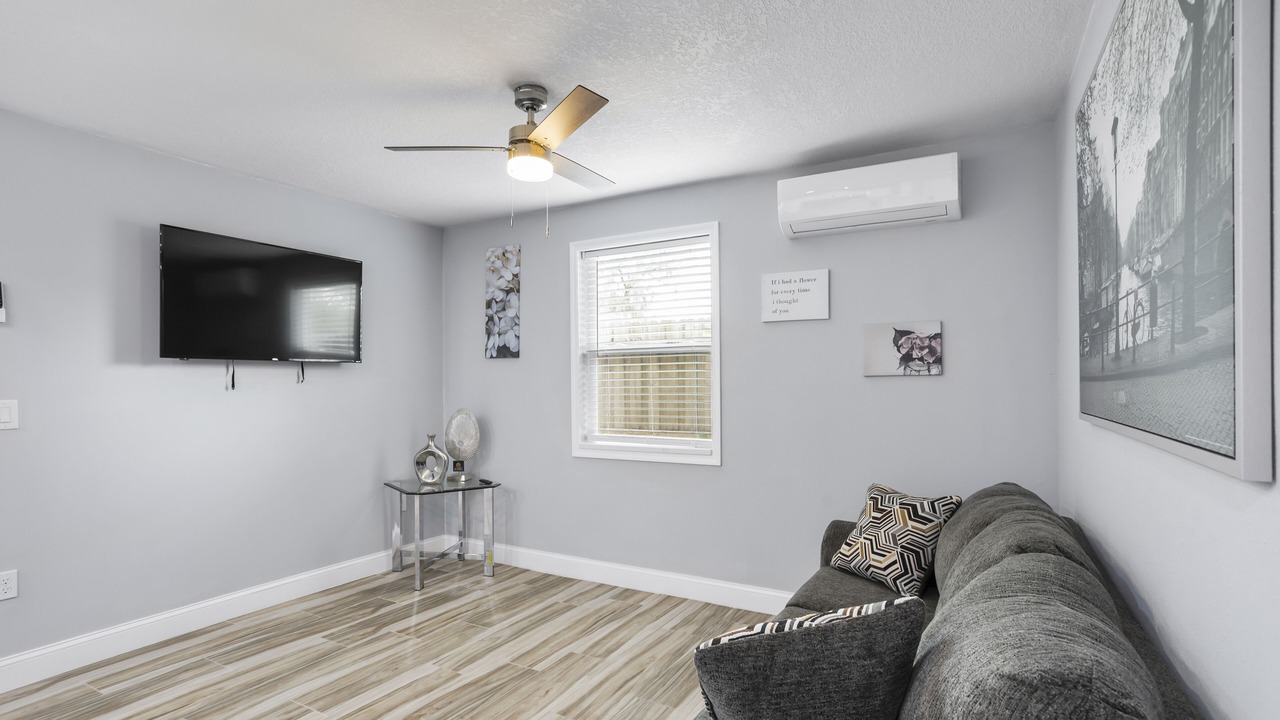 Photo of Livingroom in North Forest Hills