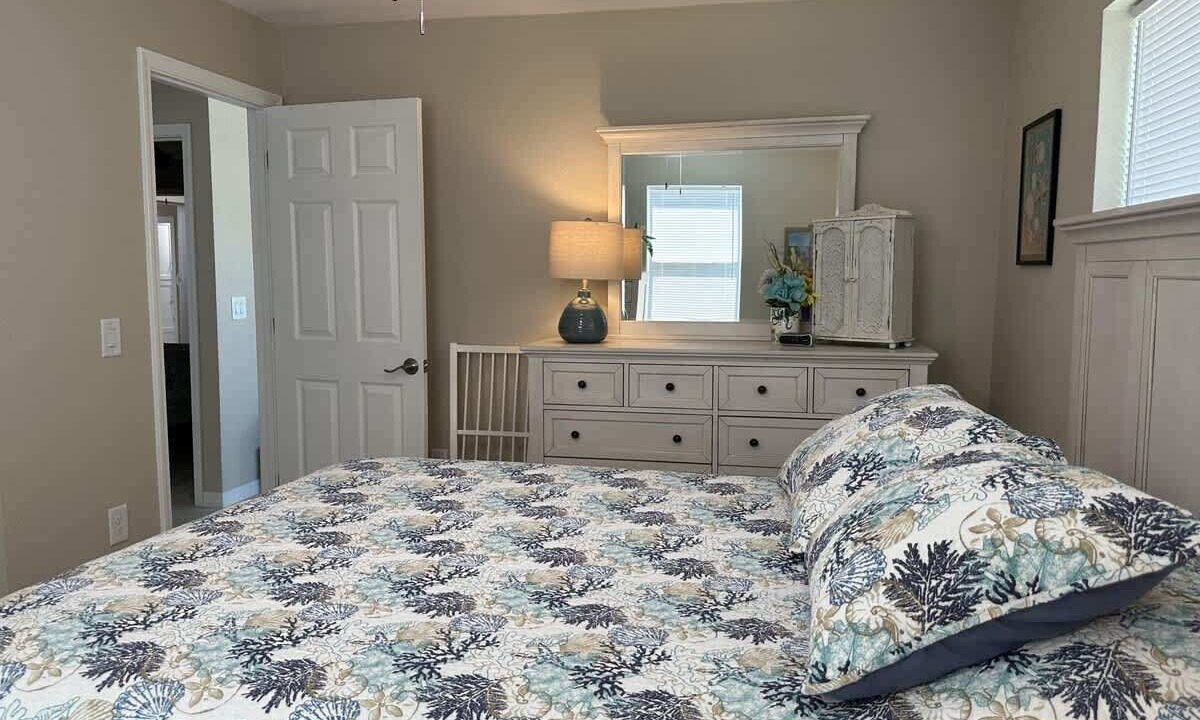 Photo of Bedroom in Mid Island