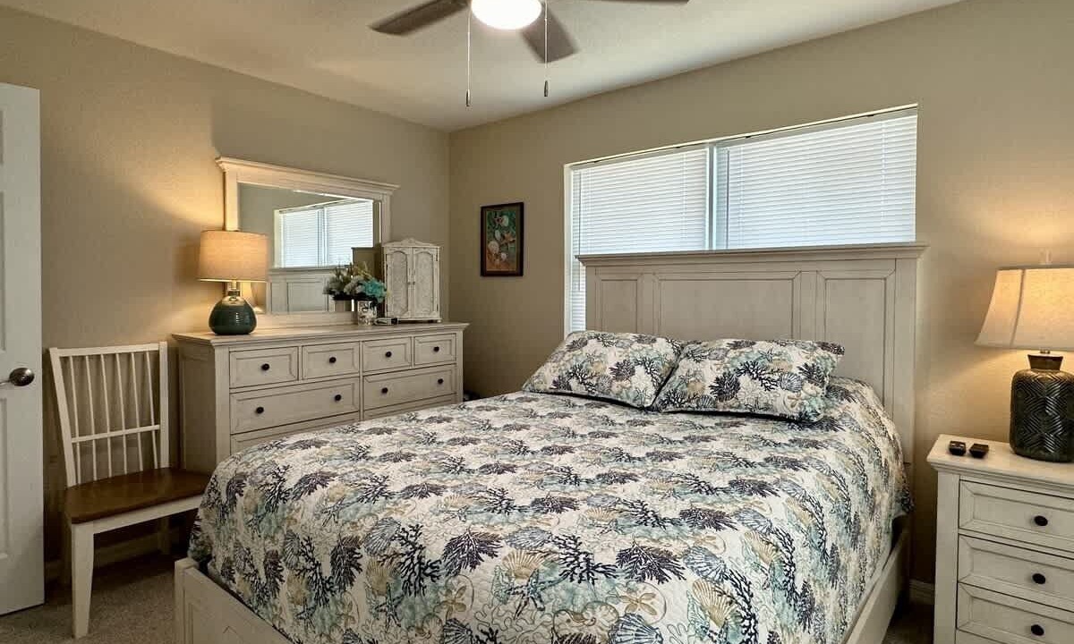 Photo of Bedroom in Mid Island
