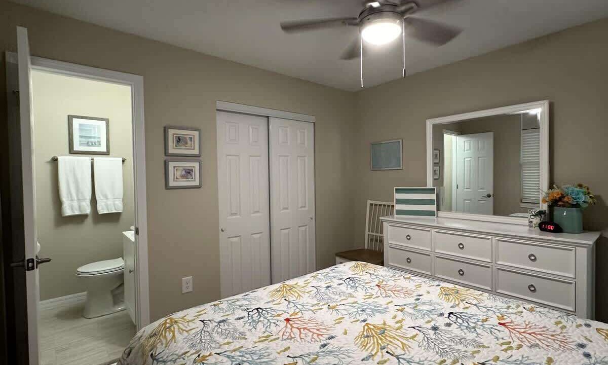 Photo of Bedroom in Mid Island