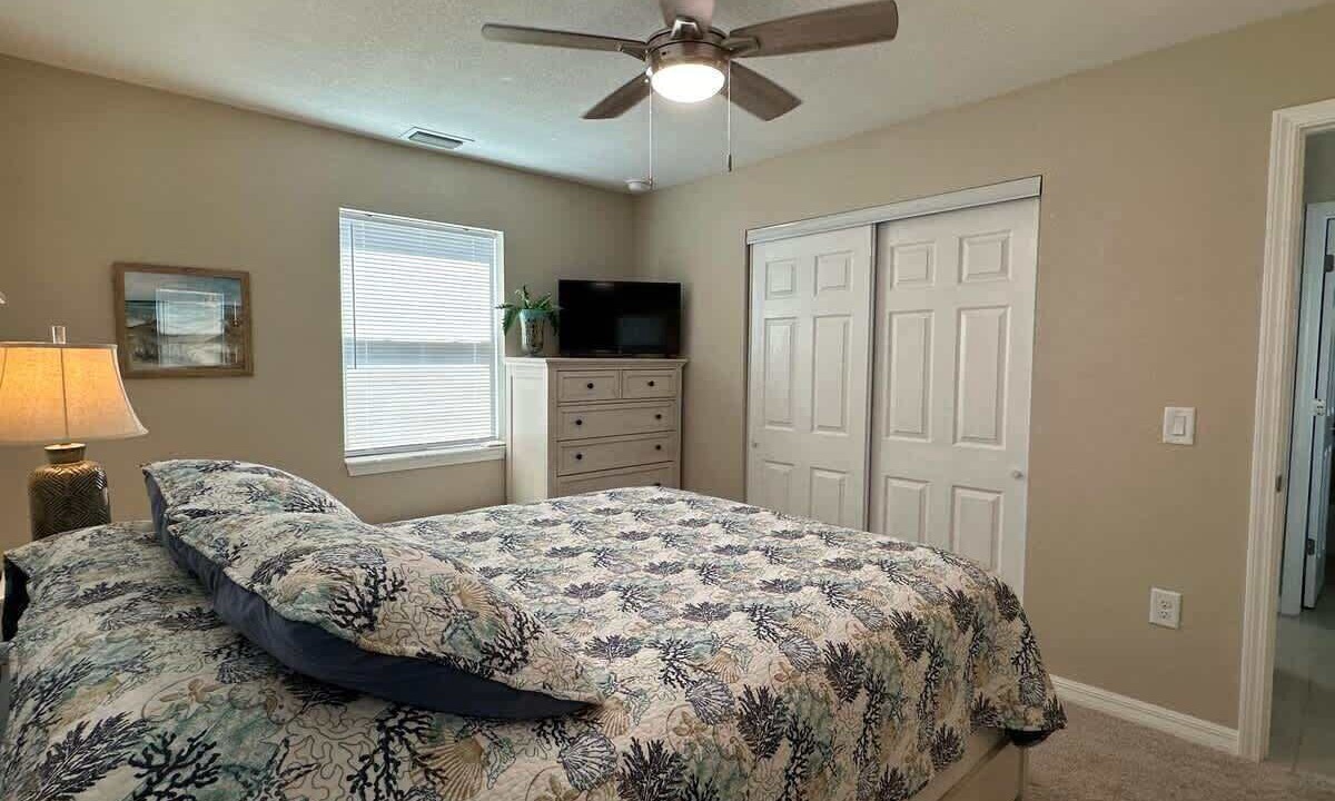 Photo of Bedroom in Mid Island