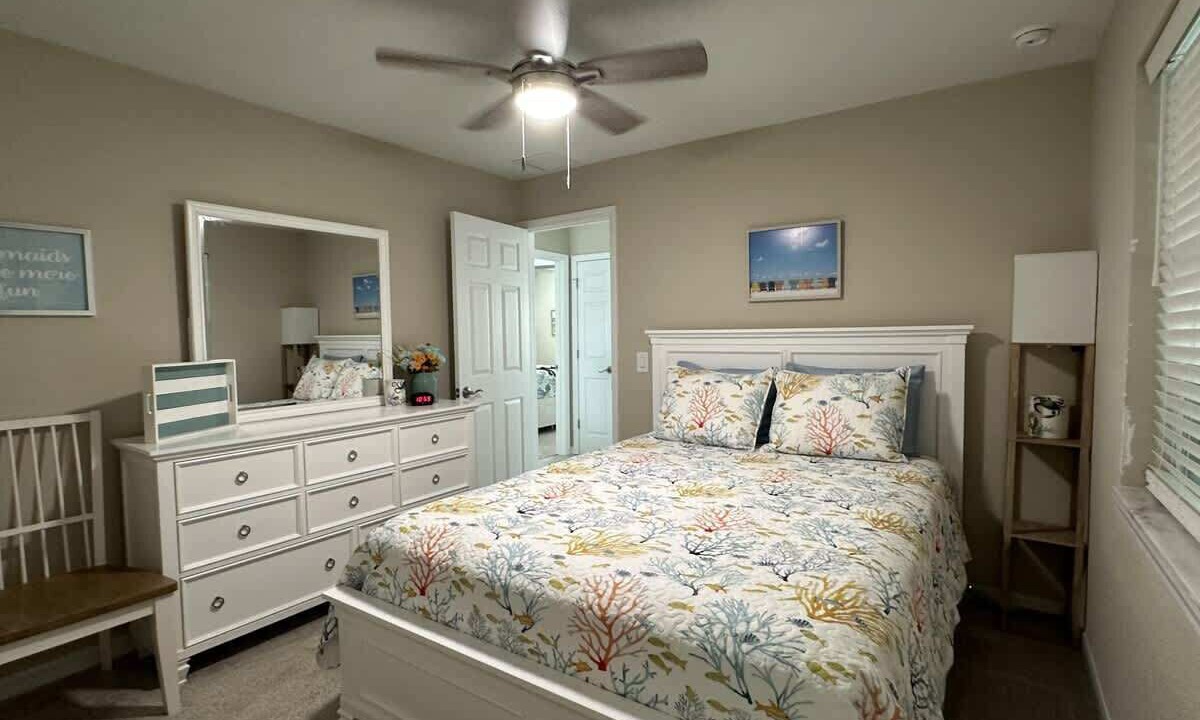 Photo of Bedroom in Mid Island