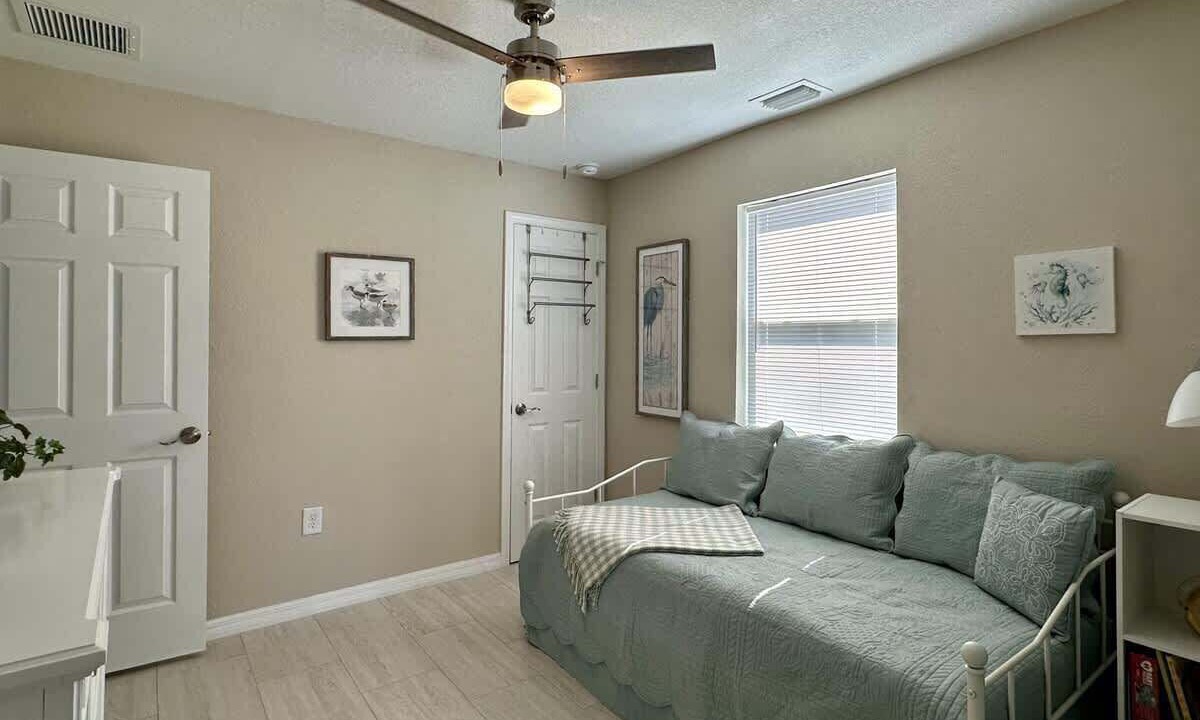 Photo of Bedroom in Mid Island