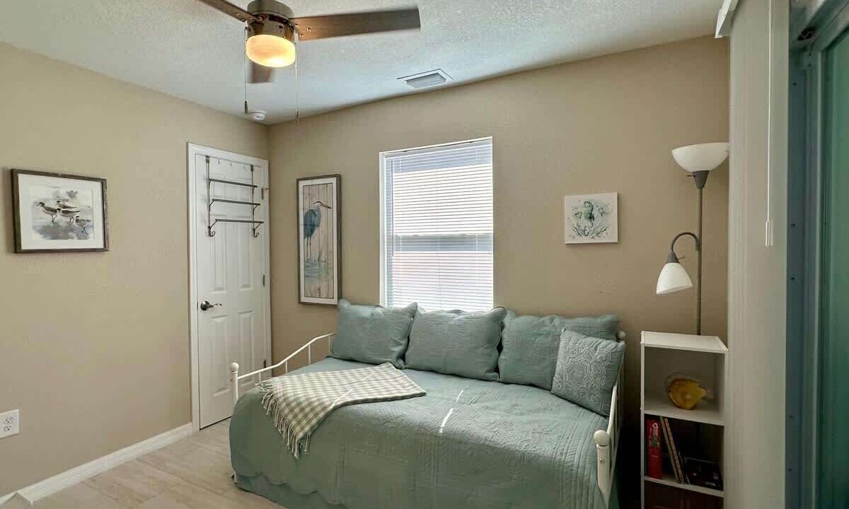 Photo of Bedroom in Mid Island