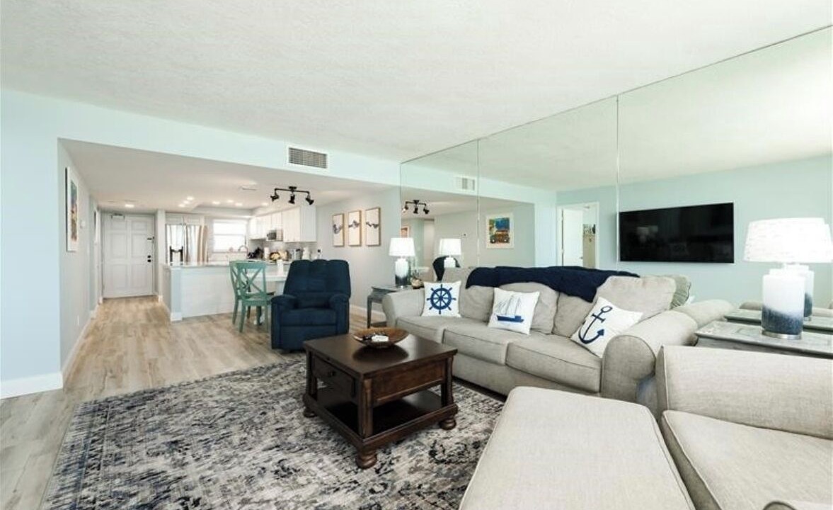 Photo of Livingroom in Light House Shores