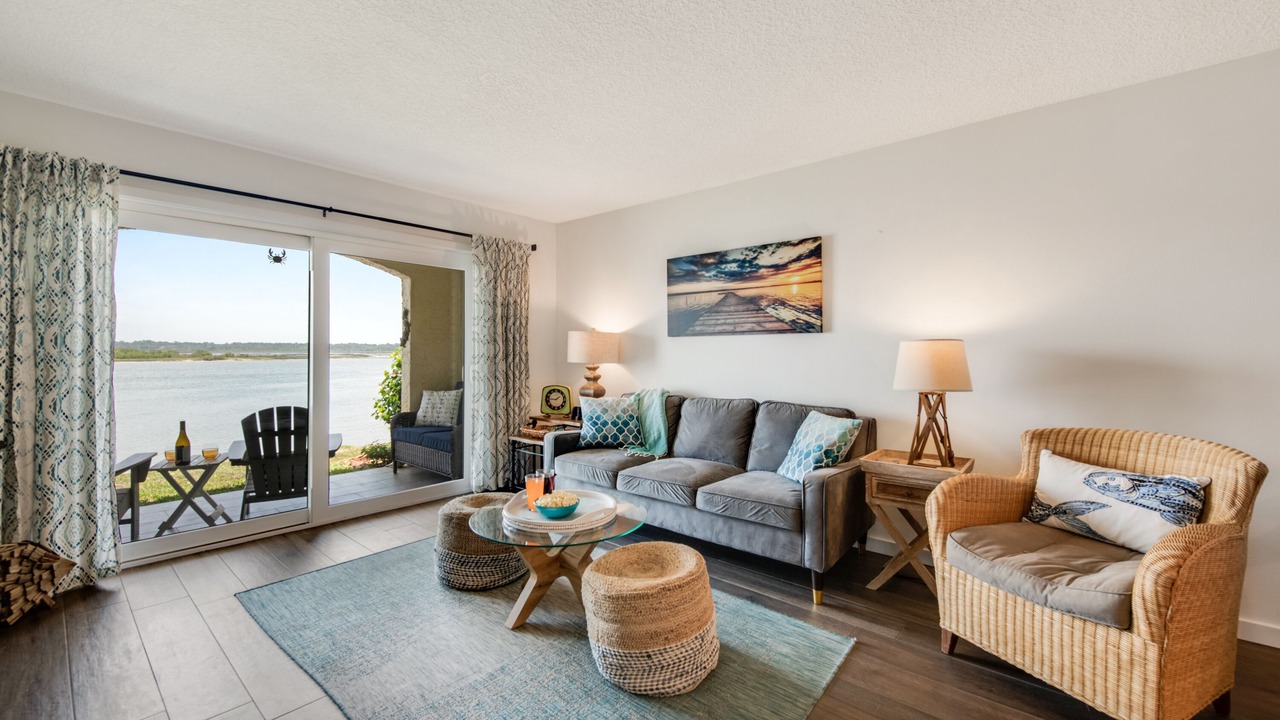 Photo of Livingroom in Crescent Beach